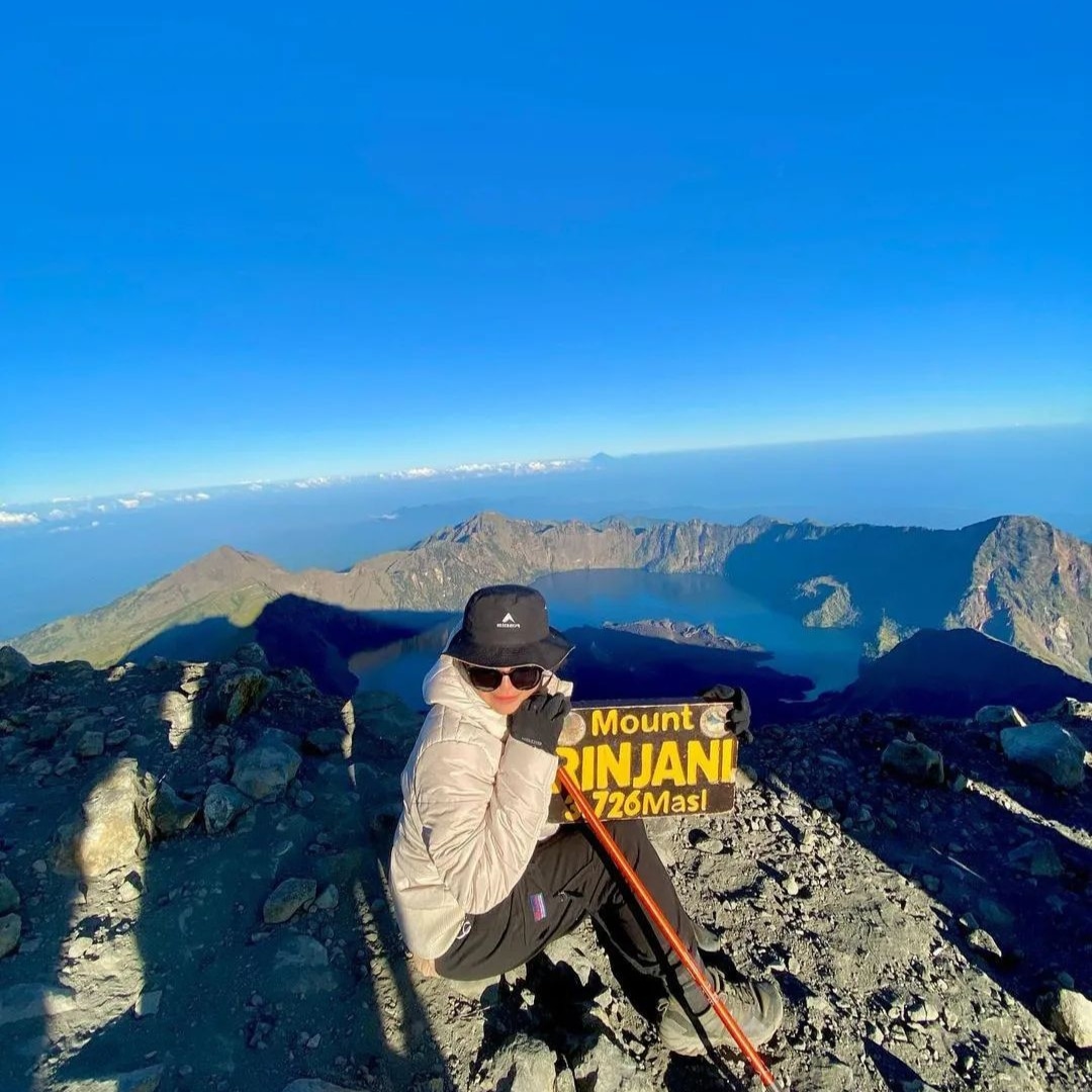 Mount Rinjani volcano Lombok Indonesia. Find our information for hike and get Reasonable package price. lunerinjani.com