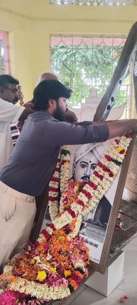Tamizhdesiyam's tweet photo. கப்பலோட்டிய தமிழர் வ.உ. சிதம்பரனார் அவர்களின் பிறந்த நாளான இன்று தமிழ்த்தேசியப் பேரியக்கம் சார்பில் கோவையில் வ‌.உ.சி அவர்களால் இழுக்கப்பட்ட செக்கு அமைந்துள்ள இடத்தில் அவரது படத்திற்கு மாலை அணிவித்து வீரவணக்கம் செலுத்தப்பட்டது! வ.உசி. வழியில் தமிழர் வணிகம் மீட்க உறுதியேற்போம்! https://t.co/QOmqSwuLtK