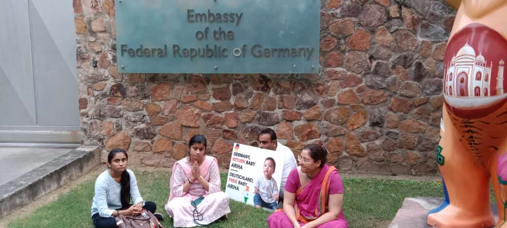 bhushanvshah's tweet photo. @GermanyinIndia Germany snatched an Indian Baby from her mother's arms.
This is the Biggest Joke on 140Cr Indians.
Shameful. #RepatriateAriha
#G20SaveAriha
@AmbAckermann @ABaerbock @GermanyDiplo @MEAIndia @DrSJaishankar https://t.co/yi8bdA06Xr
