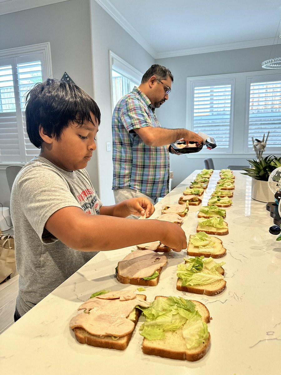 In memory of my mom, this year, we packed lunches for the #Homeless in the #bayarea 
#leadingwithempathy #transformity