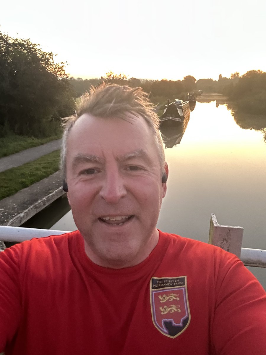 Crafty_General's tweet photo. What a fantabulous morning on the K&amp;A. Always grateful to @CanalRiverTrust for keeping these Towpaths on good running order. Thank you 🙏 #MentalHealthMatters #BrightNewDay @normandytrust TShirt today. A brilliant charity supporting a golden generation. 🙏 https://t.co/oIhzBO0ToW