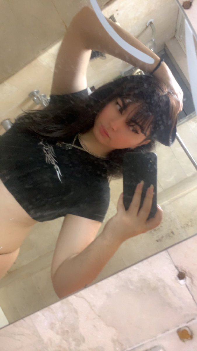 Maeeeveee's tweet photo. off to shower https://t.co/tsS8YuAXjt