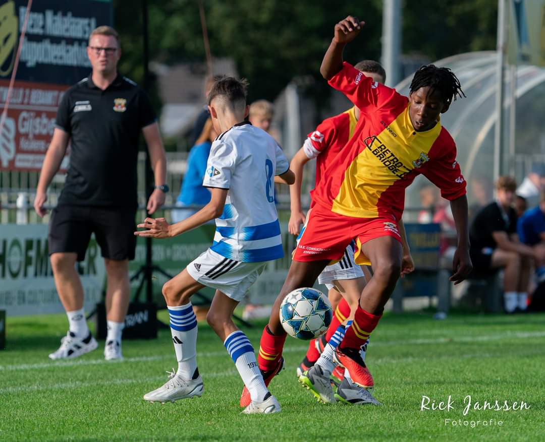 Patrick0570's tweet photo. Go Ahead Eagles O14 - PEC Zwolle O14 eindstand 1-1 (VNP). Een prachtige wedstrijd waarin wij de grootste en meeste kansen creëeren en verdedigen op helft tegenstander We verliezen de penalty's. Hadden meer verdient maar hebben stappen gezet in de ontwikkeling op div 2 niveau! https://t.co/VtRlz3u46A