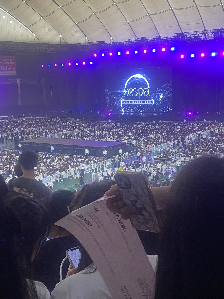 東京ドーム 座席 見え方 1枚目 1階一塁側15通路 42列 221 2枚目 1階