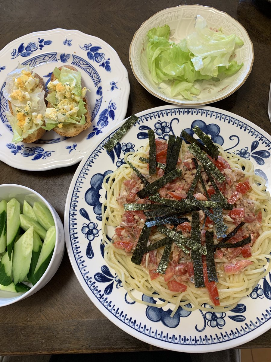 SuzukiDt's tweet photo. #lunch , #tunas #tomato #冷製pasta & #baguette #Opensand すこし苦しい, #家麺 https://t.co/NV9gEfG9HP
