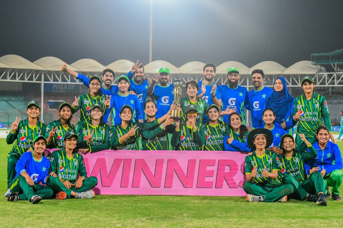 76Shadabkhan's tweet photo. The women’s team deserves just as much support as the men’s team. #PakistanZindabad https://t.co/8YPWaVOdpL
