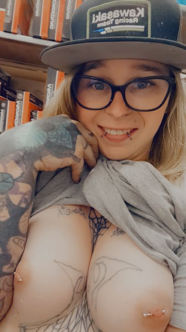 Good night everyone!😘 https://t.co/n8ljeORPii