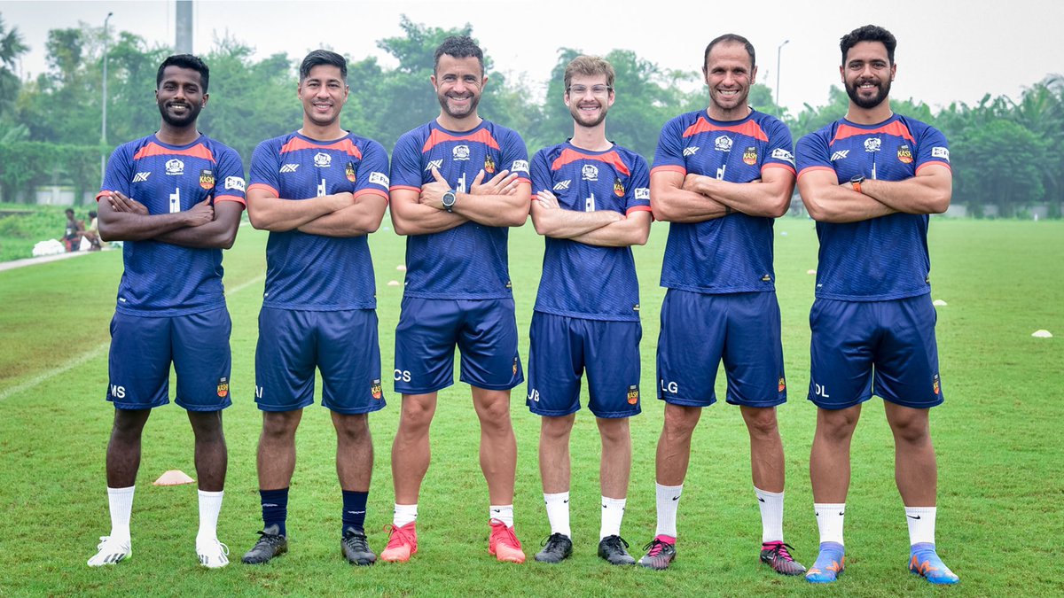 हमारी सभी कोचों को शिक्षक दिवस की हार्दिक शुभकामनाएँ! 🙏⚽ 

#InterKashi #HappyTeachersDay