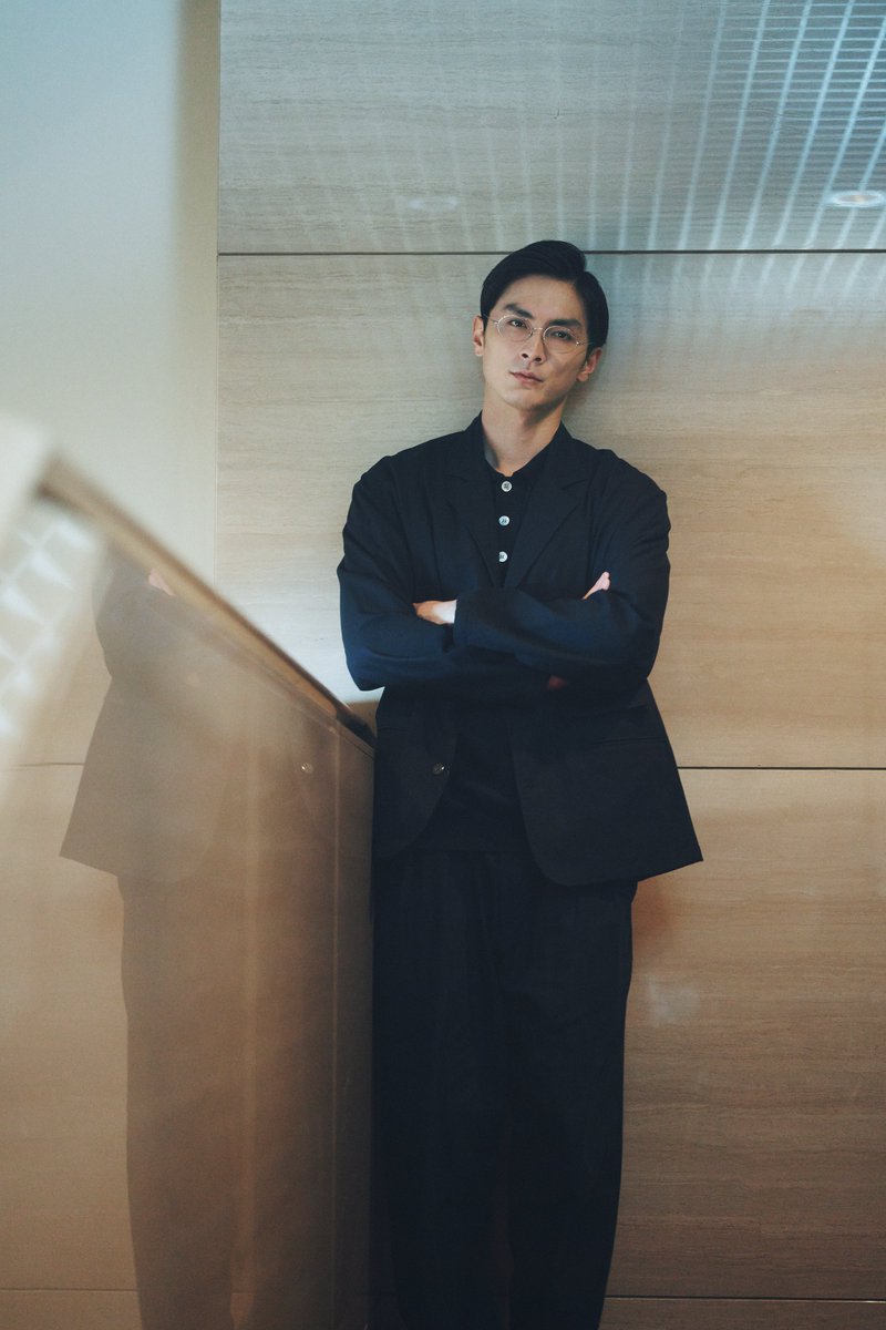 PoohChaiKonNun's tweet image. ความดีงามของนสดญป คือเขาจะเปลี่ยนตัวเองตามบทชนิดที่ว่าจำไม่ได้เลยก็มี อย่าง เคนโกะ โคระ รับบทเป็นชินอิจิโร่พี่ชายไมค์กี้ ใน #TokyoRevengers2 และรับเป็น ชิเงมิจิ คุณน้าสุดเนิร์ดใน #TheWaterFlowstotheSea แล้วคือน่ารักม๊าก อยากเชียร์ให้ดูกันเยอะๆทั้งสองเรื่องเลย เรื่องหลังดีต่อใจมาก