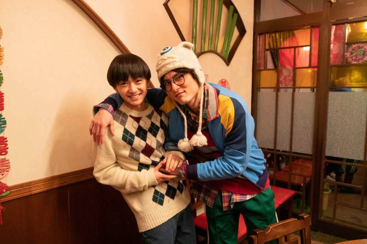 PoohChaiKonNun's tweet image. ความดีงามของนสดญป คือเขาจะเปลี่ยนตัวเองตามบทชนิดที่ว่าจำไม่ได้เลยก็มี อย่าง เคนโกะ โคระ รับบทเป็นชินอิจิโร่พี่ชายไมค์กี้ ใน #TokyoRevengers2 และรับเป็น ชิเงมิจิ คุณน้าสุดเนิร์ดใน #TheWaterFlowstotheSea แล้วคือน่ารักม๊าก อยากเชียร์ให้ดูกันเยอะๆทั้งสองเรื่องเลย เรื่องหลังดีต่อใจมาก