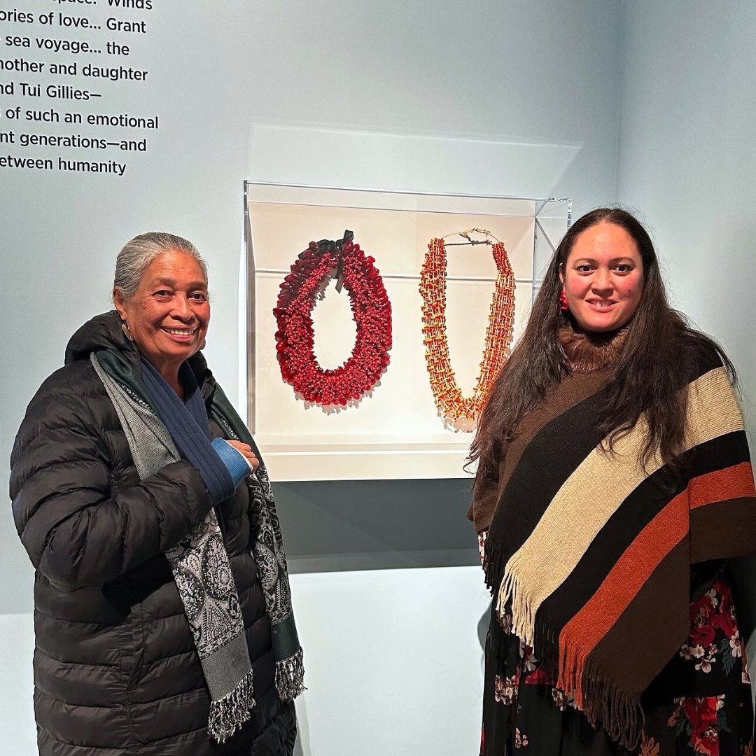 nz_maritime's tweet image. It&apos;s #TonganLanguageWeek and we&apos;re featuring these beautiful kahoa from our latest exhibition. These pieces were crafted by mother-daughter duo, Sulieti Fieme’a Burrows and Tui Emma Gilles, Tongan New Zealand based artists. 

#NZMaritimeMuseum #AlwaysSong