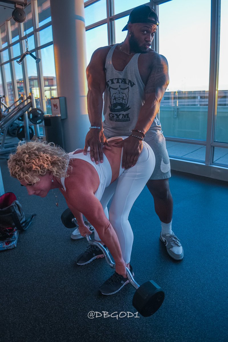 DBGODPLAYHOUSE's tweet photo. When Jara Say asks you to be her trainer🦍🥴  

New video droppin this week y’all know where to go message “TRAINER” on  >>> https://t.co/fND8RAQW5Z <<< 🔵⚪️😮‍💨  (baby boi needs some car parts) https://t.co/RXtEvINh5V