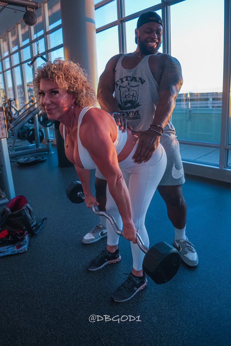DBGODPLAYHOUSE's tweet photo. When Jara Say asks you to be her trainer🦍🥴  

New video droppin this week y’all know where to go message “TRAINER” on  >>> https://t.co/fND8RAQW5Z <<< 🔵⚪️😮‍💨  (baby boi needs some car parts) https://t.co/RXtEvINh5V