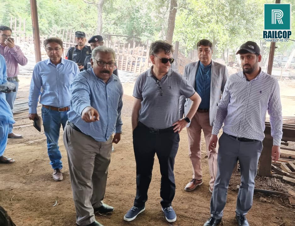 railcoppakistan's tweet image. &quot;An honor to host Chairman Railways at our Track Workshop factory! 📷📷 Witnessing the future unfold as we embark on the journey of factory upgradation. 📷📷
#RailwayInnovation #FactoryUpgrade #HonoredGuest #railcop #thinkbigwedo #railway #trackworkshop