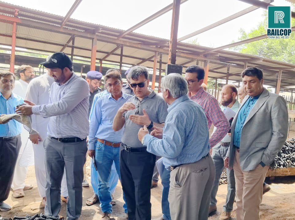 railcoppakistan's tweet image. &quot;An honor to host Chairman Railways at our Track Workshop factory! 📷📷 Witnessing the future unfold as we embark on the journey of factory upgradation. 📷📷
#RailwayInnovation #FactoryUpgrade #HonoredGuest #railcop #thinkbigwedo #railway #trackworkshop