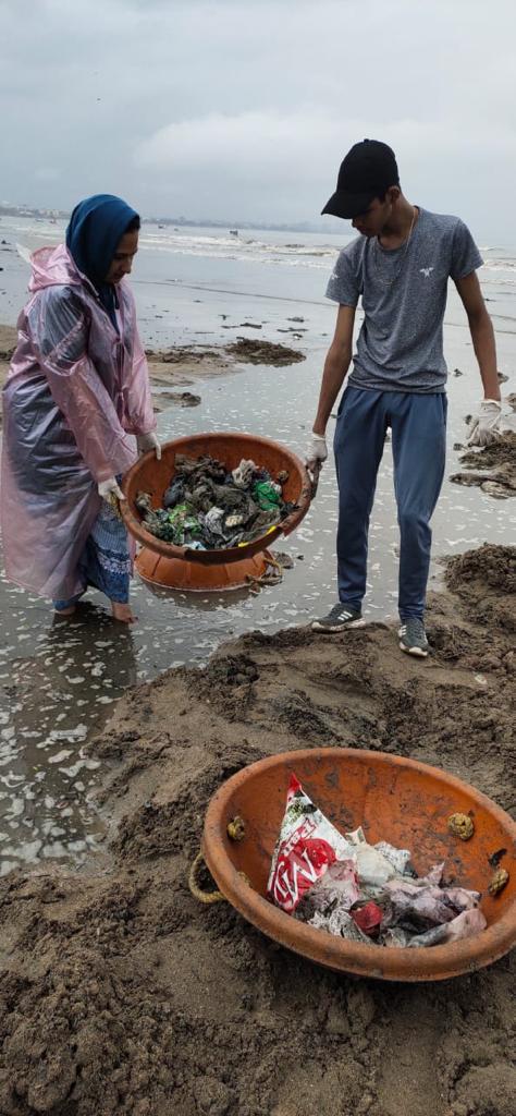 Project Rise (@projectrisedb) on Twitter photo Beating #plasticpollution hands on!
Heartening to see young and old from the <a href="/Dawoodi_Bohras/">The Dawoodi Bohras</a> of #Bhayander, #Vasai & #Kalyan in Mumbai joining hands over the weekend to support @Afrozshah1 at Versova beach and Mithi river cleanups.
#saynotoplastic Beating #plasticpollution hands on!
Heartening to see young and old from the <a href="/Dawoodi_Bohras/">The Dawoodi Bohras</a> of #Bhayander, #Vasai & #Kalyan in Mumbai joining hands over the weekend to support @Afrozshah1 at Versova beach and Mithi river cleanups.
#saynotoplastic