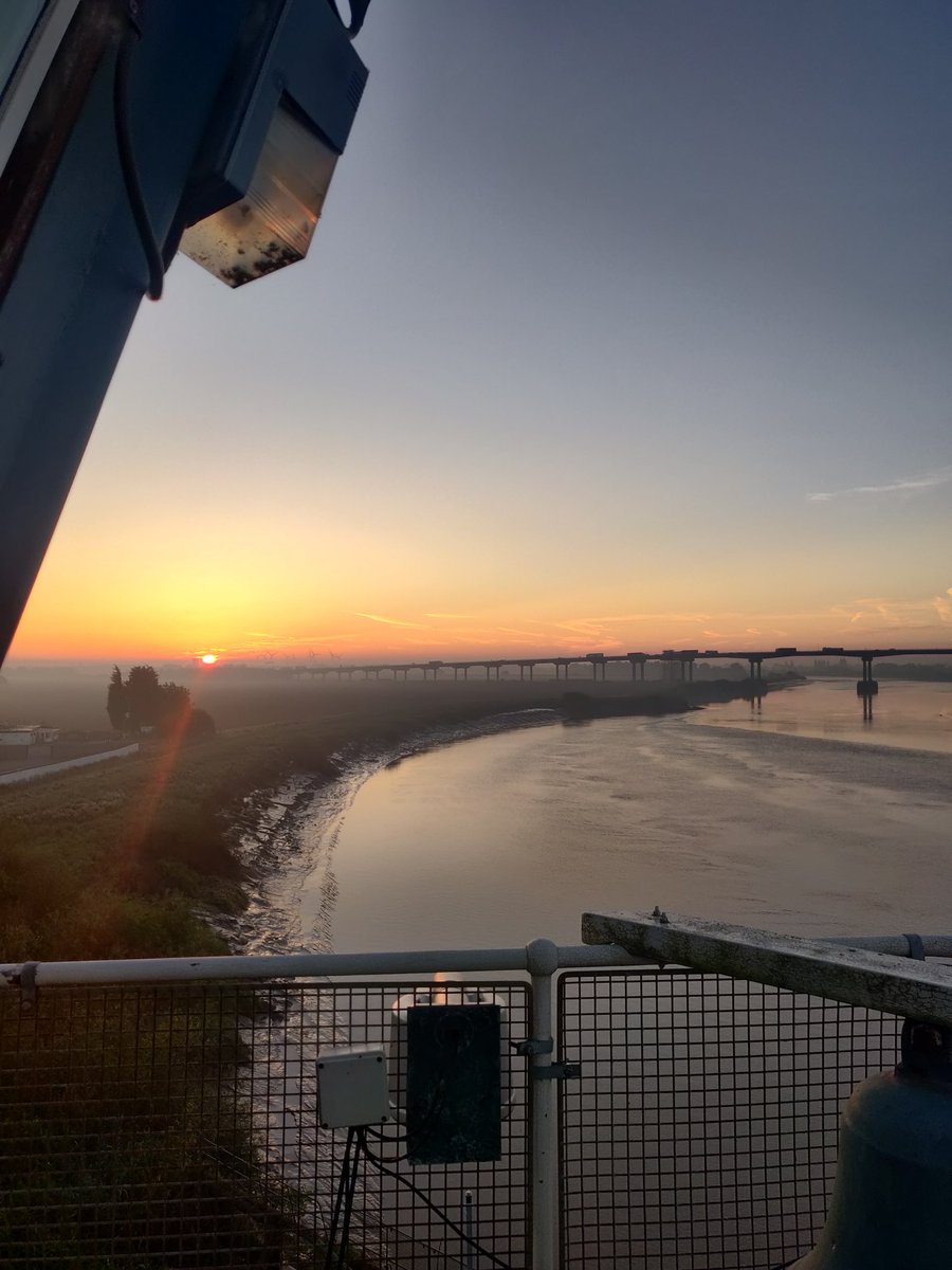 Goolie6's tweet photo. Morning folks it's #TourOfBritain day race passes over Boothferry Bridge around 11.36am. Like 2009 it's going to be a beautiful day suns up mist in fields hope you enjoy the spectacle have a gud un #sunrise #YORKSHIRE #Riverouse #M62 #Ousebridge https://t.co/JDbKo6RLmQ