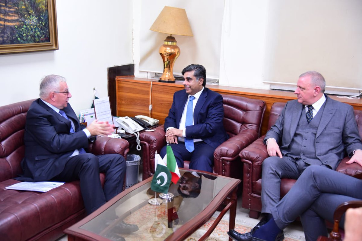 Emergingpk's tweet photo. Dr. Gohar for fresh avenues to bolster trade relations between Italy and Pakistan.
Italian Ambassador to Pakistan, H E Andreas Ferrarese, called on Dr. Gohar Ejaz, the Caretaker Federal Minister for Commerce and Industries and Production .... 1/4
🇵🇰🇮🇹 #trade #relationship https://t.co/chZnP7tHx2