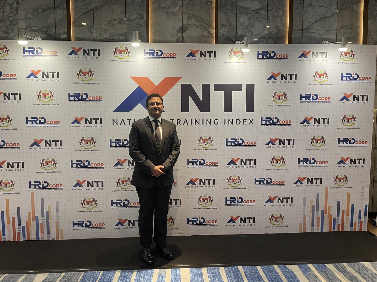 Attended launching ceremony of National Training Index by @hrdcorp_ . Discussed  collaboration in the field of human resource between 🇵🇰 and 🇲🇾 
@PakinMalaysia_ 
@mophrd