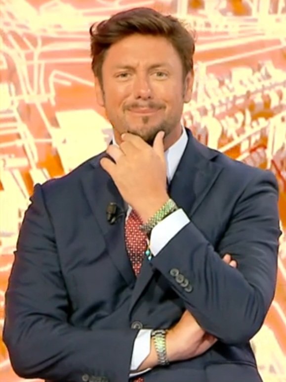 ilruttosovrano's tweet photo. Quando ricevi come risposta che "L'orsa Amarena è morta perché è uscita di notte da sola e ha incontrato il lupo" e scopri che essere il raccomandato e fidanzato del Presidente del Consiglio, non ti evita di fare potenti figure di merda. https://t.co/pb6cvixcRf