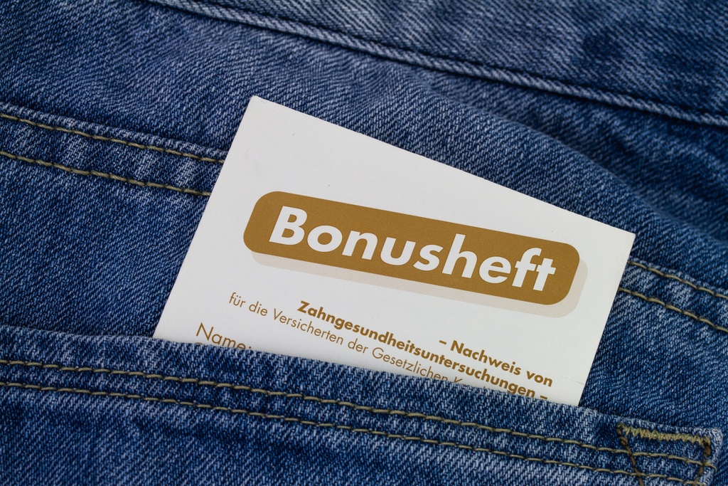 tdz2509's tweet photo. Für viele Menschen, die sich in einer sozioökonomisch schwierigen Lage befinden, kann das Bonusheft eine wichtige Rolle spielen, wenn sie einmal Zahnersatz benötigen. Wie das funktioniert, erklären wir auf https://t.co/SGfDyY4VBM
#tagderzahngesundheit https://t.co/LgqppO9yWt