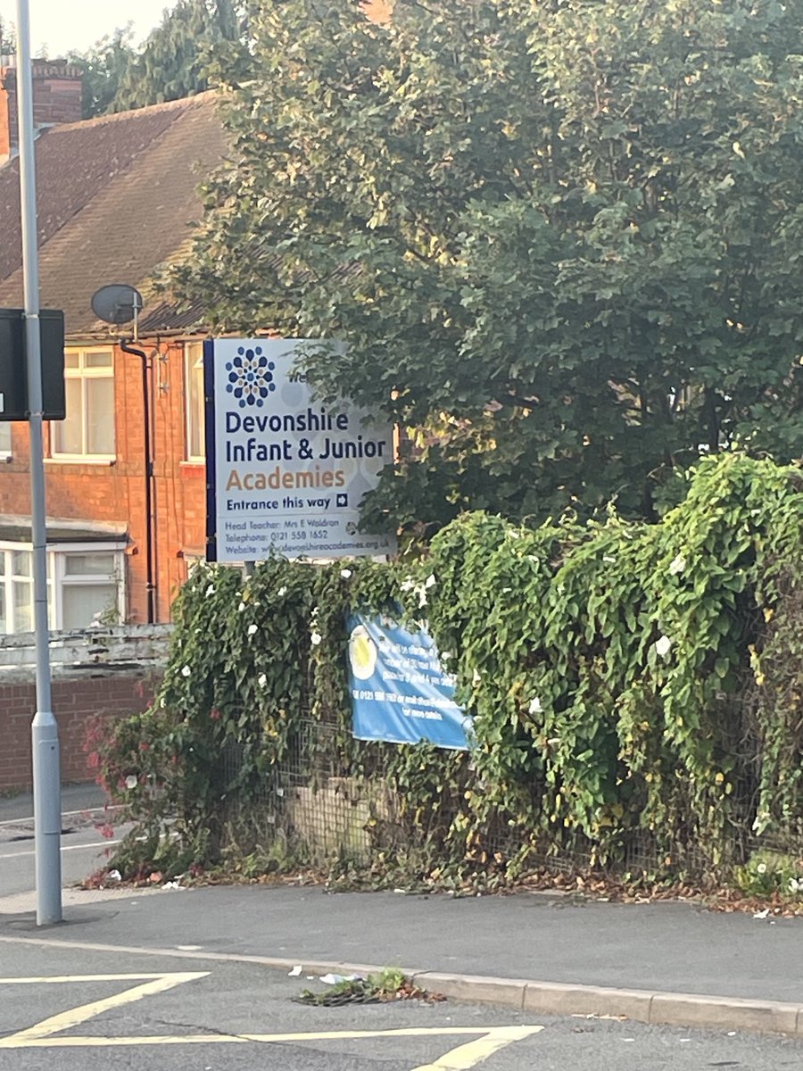 martin_haston's tweet photo. Our brand new combined academies signs look absolutely stunning. So fresh and modern. A sign of things to come ⁦@DevonshireJun⁩ ⁦@DevonshireInf⁩ ⁦@waldron_elise⁩ ⁦@nickyclements71⁩ ⁦@devinfdeputy⁩ ⁦@VicAcademies⁩ https://t.co/v0Mk9VPdVO