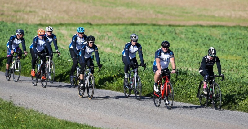 Gloscricket's tweet photo. James Bracey will cycle from London to Paris in October to raise money for @PCA 🚵

The mammoth four-day cycle will raise vital funds for the Professional Cricketers' Trust's mental health services 🙌

Read more and donate here ⬇️

#GoGlos 💛🖤