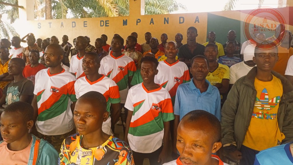 Bujacnddfdd's tweet photo. Kuri uyu wa kabiri igenekerezo rya 5/9/023, uwusanzwe arongoye  urwaruka rw'imbonerakure muri komine nshasha ya Mpanda , #Olivier_Nahimana ,yakoresheje inama imbonerakure zose zo mu mazone atatu  ariyo :
#Mpanda,#Musenyi na #Butanuka ,mu ntumbero yo kuzishira ku kivi,no kumenyana https://t.co/zyc2uyq4q1