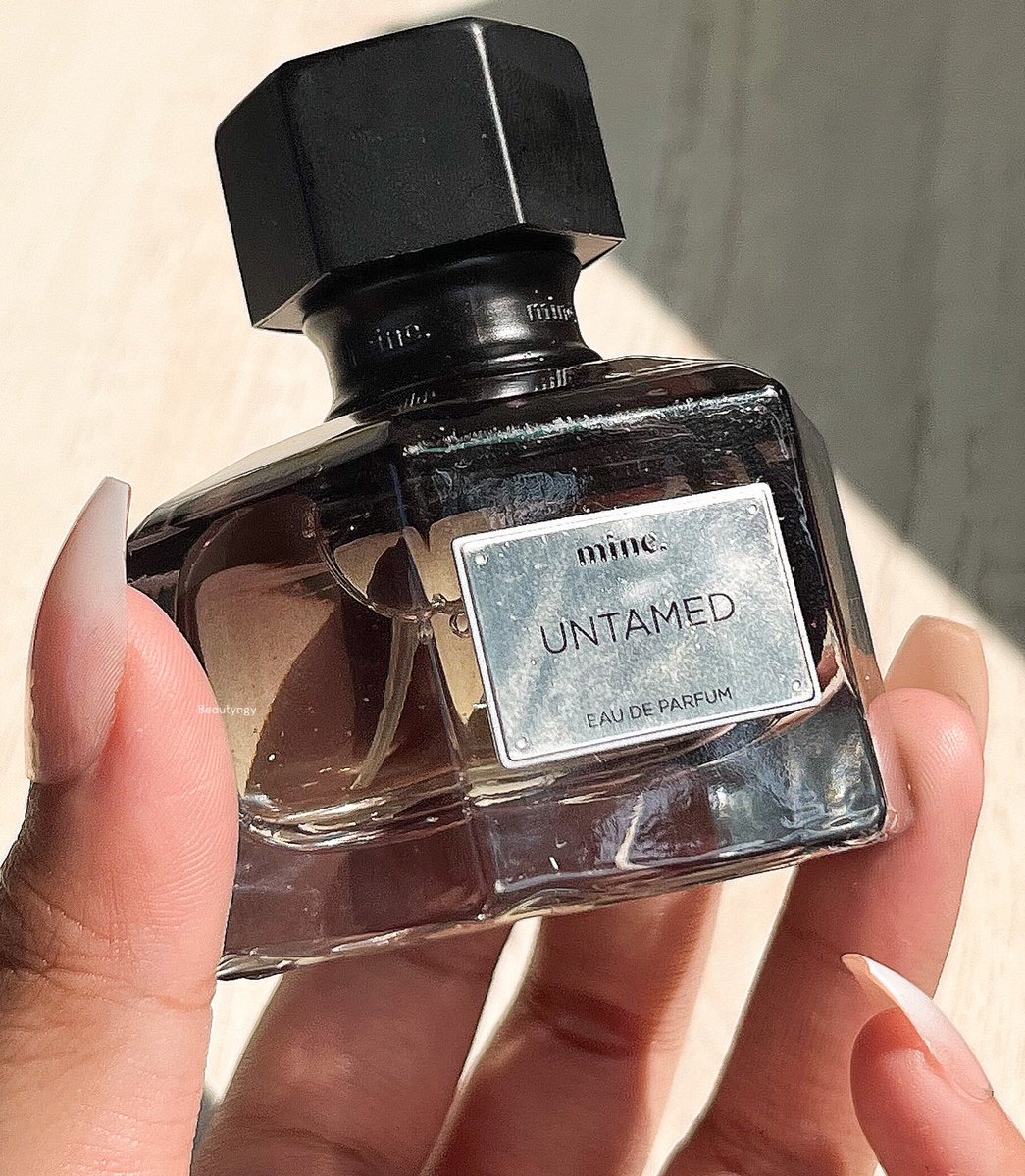 dairypinkid's tweet photo. Diluar prediksi bmkg bgt saya pcinta wangi feminim malah suka wangi maskulin parfum ini😡

keknya ini wanginya lebih ke unisex dehh
Niatnya mau kasih ke doi, akunya malah suka😂  bisabisa rebutan make🙏🙏
#reviewbeautyngy https://t.co/MAktdPv6QJ
