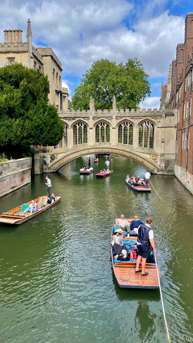 The Bridge of Sighs, Cambridge.

 #cambridge #cambridgeshire #visitcambridge #stjohnscollege #college #bridge #bridgeofsighs #river #cambridgeuniversity 
#england #visitengland #englishheritage #englishhistory #history #uk  #travelphotography #photography #beautifuldestinations