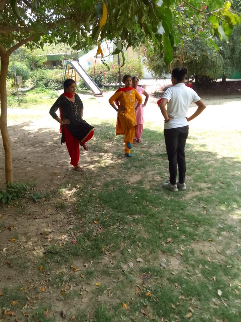 JanmFoundation's tweet photo. Janm Foundation partnered Haryana Women Development Corporation to facilitate self defence training to women, provided by @gurgaonpolice

So far 40 women from BPL families are given the training. 

Let us join hands &amp; form an equitable world for all beings. @Sheilza29 @joshi_sm https://t.co/dDoaoxmSNr