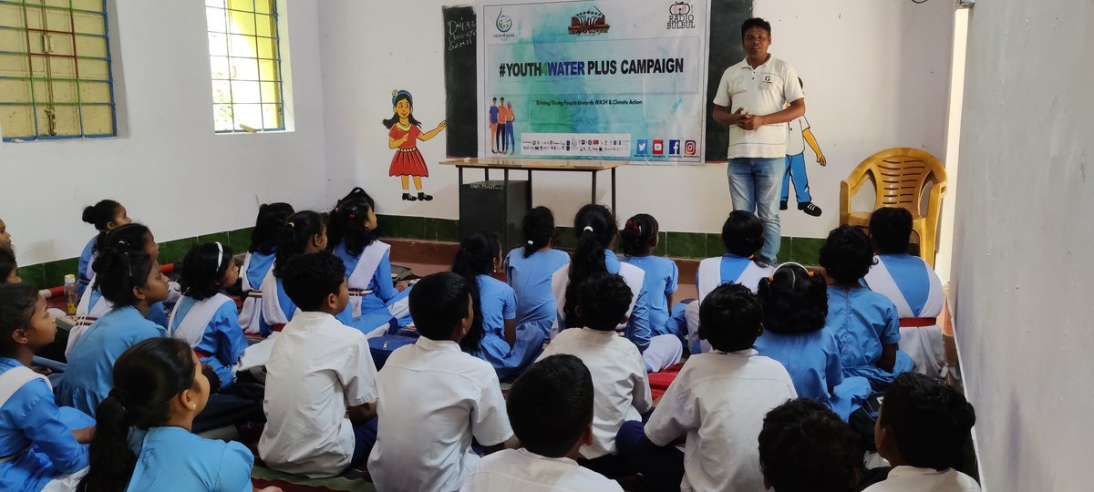 SouthSova's tweet photo. To commemorate Teachers' Day, Radio Dhimsa with the support of @RadioBulbul organised it's 2nd narrowcasting session at Chappar School, Koraput. During the event, students were enlightened about the significance of fostering climate-positive behavior.
#Youth4WaterPlus https://t.co/4auTgbJK3D