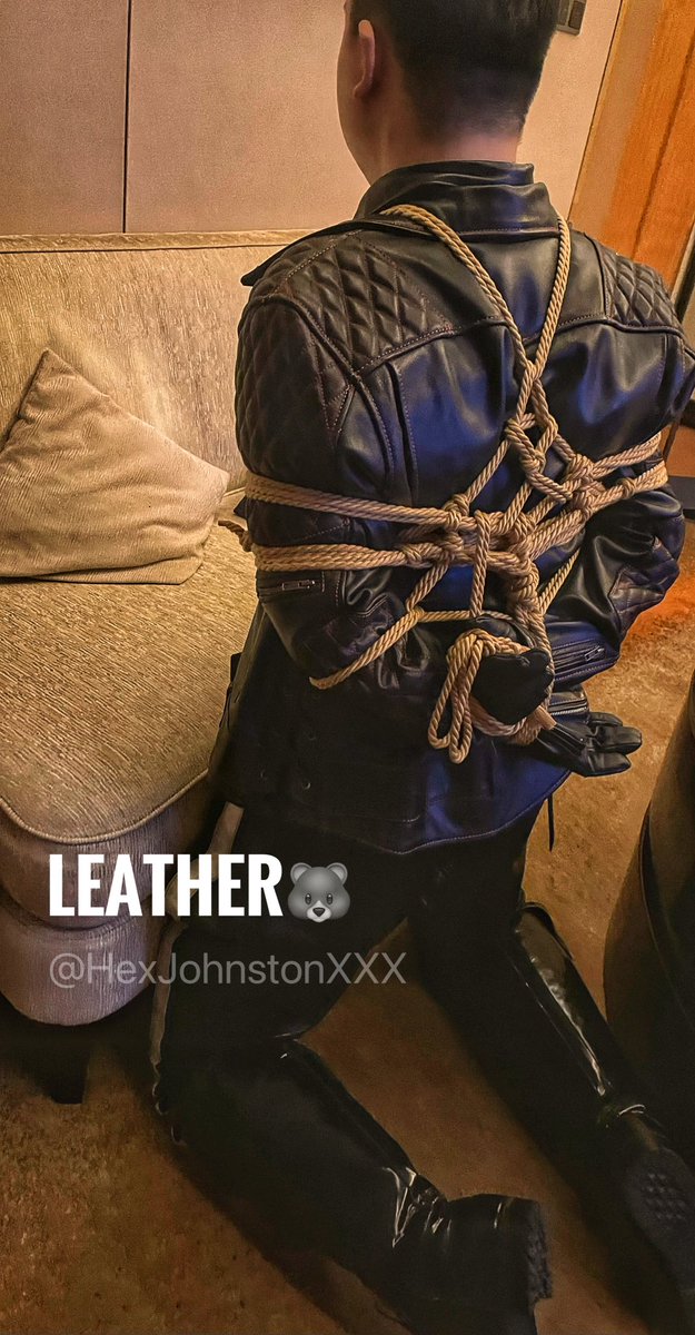 Found a leather bear to tie while visiting Wuhan. <a href="/Leatherjiaoyin/">leather熊（杭州）</a>