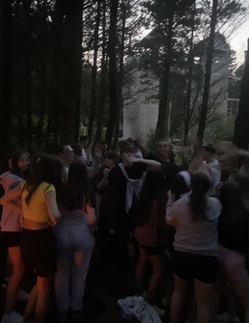 🏔🎯☀️Day 1 of our Delphi stay with our TY students <a href="/Sandym0untPark/">Sandymount Park Educate Together Secondary School</a> . They threw themselves into everything from archery, orienteering and bog jumping, followed by a campfire and a singsong! ☀️🎯🏔