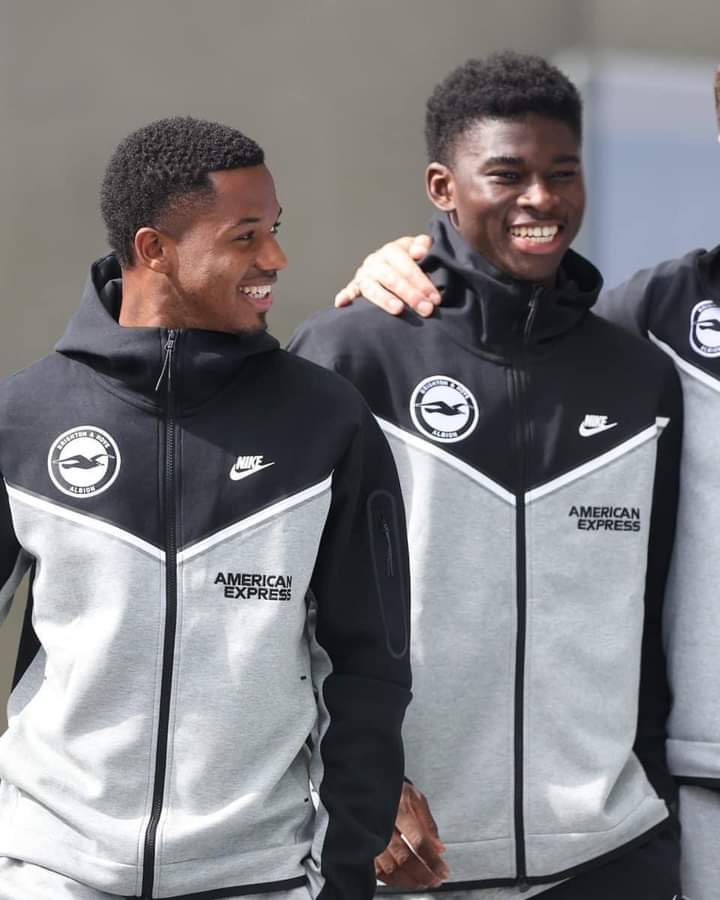 Shynon_'s tweet photo. After two seasons, Brighton will sell them to Chelsea for £400m. By that time, they’ll grow dreadlocks to complete the requirements 😂😁😂
And then Chelsea will later sell them to Manchester United and Co😂 https://t.co/4pfBKTlmVp