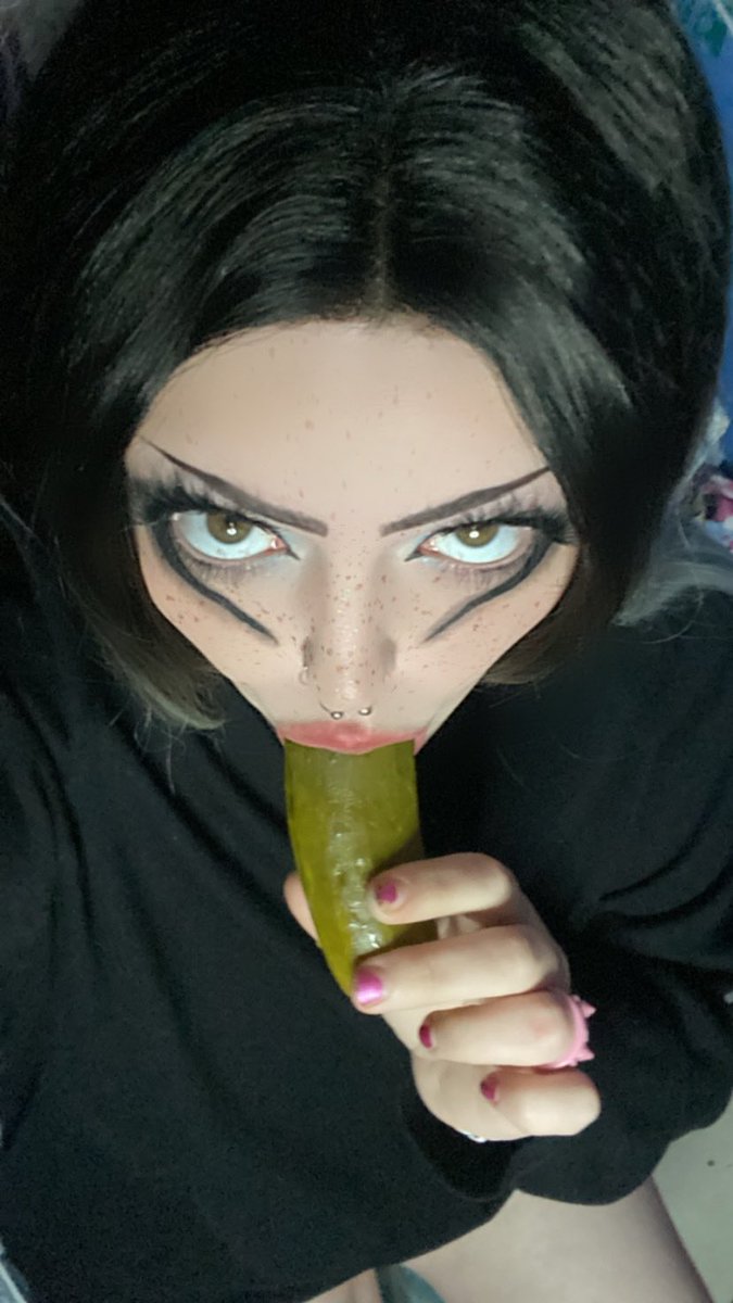 that1cutealien's tweet photo. 😜 https://t.co/yQm8zCM40z