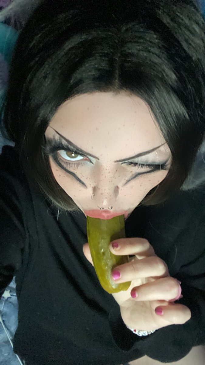 that1cutealien's tweet photo. 😜 https://t.co/yQm8zCM40z