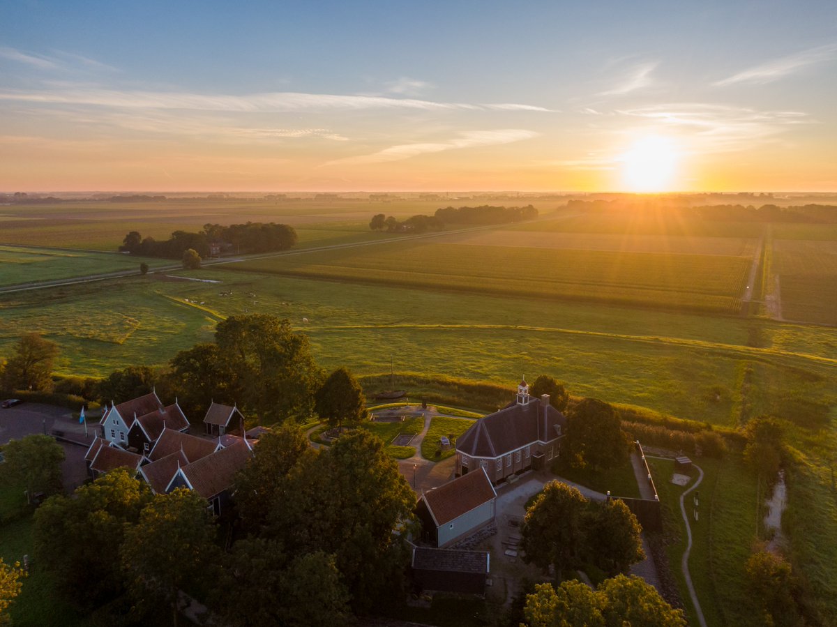 Geen mooie grondmist vanochtend, maar evengoed was het een mooie start van de dag bij #Schokland <a href="/FlevolandWeer/">Flevoland Weer</a> <a href="/weermanrobert/">➡️ Robert de Vries</a>