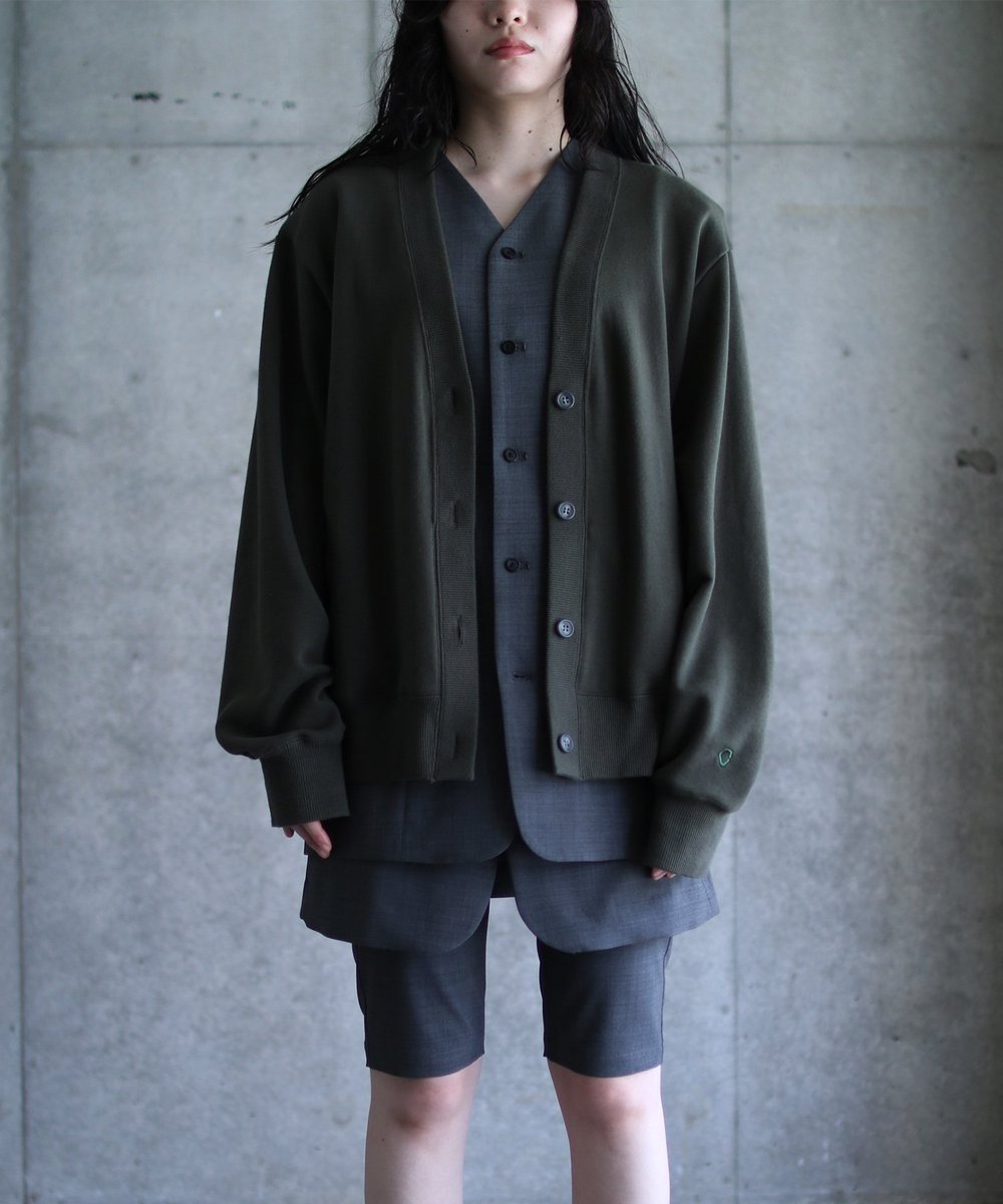 gvgv_official's tweet photo. ✓SIGNATURE"G"FLEECE CARDIGAN
希少性の高い「アズマ」の編み機を使用した裏毛素材。ふっくらと柔らかな風合いが特徴的。オーバーシルエットでメンズの方もご着用可能。袖のGVマークの刺繍がアクセント。同素材のパンツと合わせてセットアップでご着用いただけます。
https://t.co/GSuqJE8mQG
#gvgv https://t.co/64hNTQCqrY