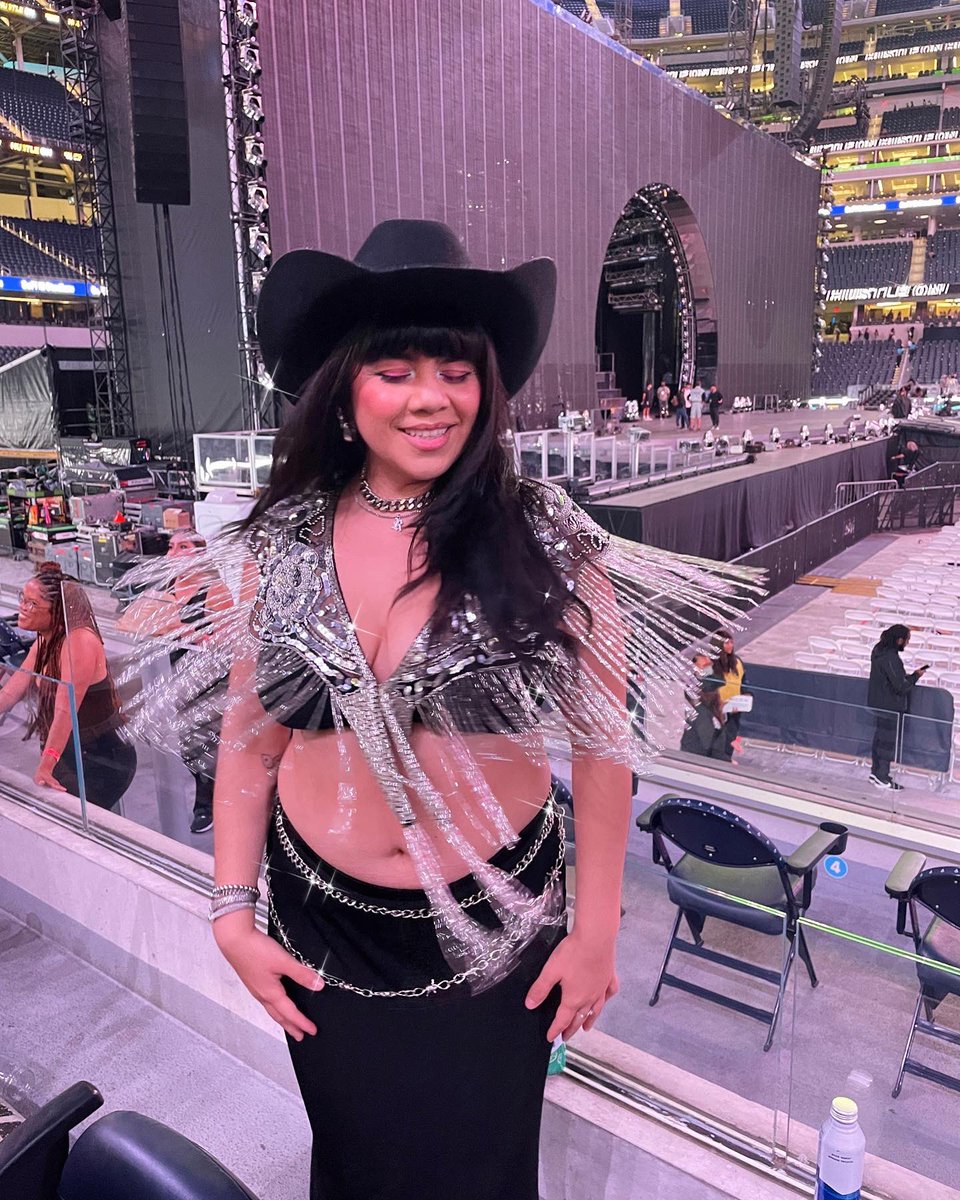 beccamguzman's tweet photo. ✨BEYONCÉ BDAY DUMP🐝🪩✨ https://t.co/6ohsU880PL