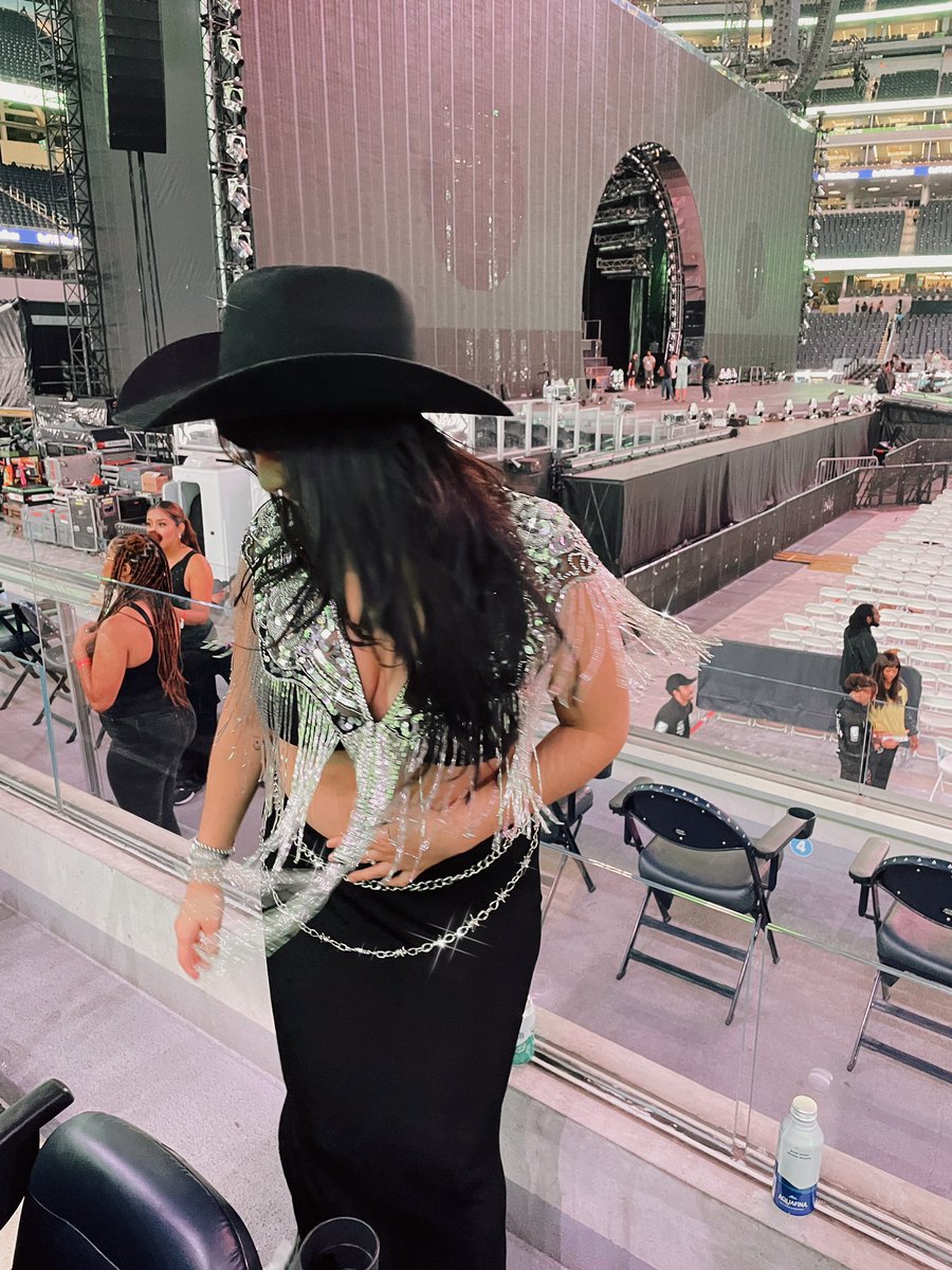beccamguzman's tweet photo. ✨BEYONCÉ BDAY DUMP🐝🪩✨ https://t.co/6ohsU880PL
