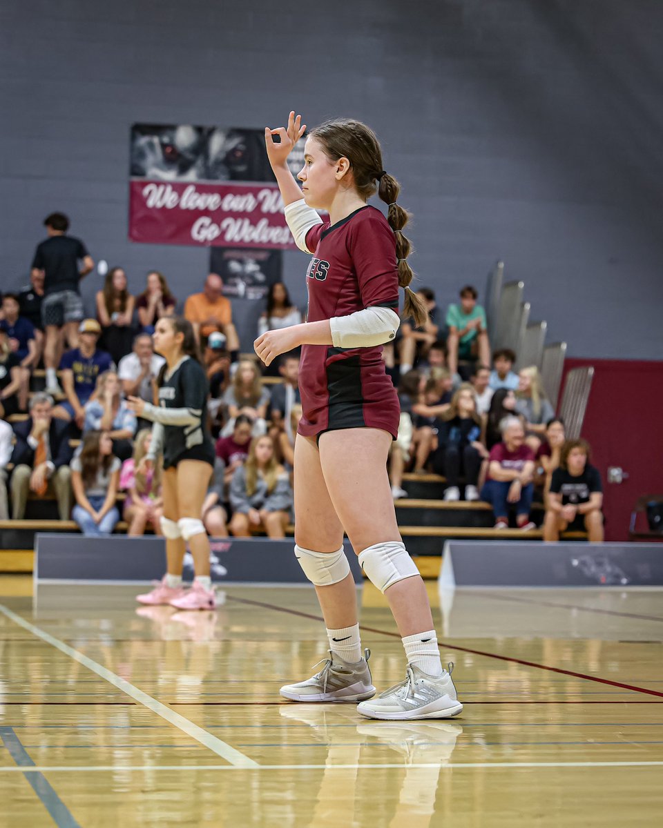 rileysok2026's tweet photo. 👀👌🏻

#volleyball #libero #game #dig #set #play #dmhs #serve #volleyballlife 
@D1SportsPhoto @TopPreps @CoastRecruits @GoMVB @thenextathletes @dmhsvball https://t.co/bEzRc27qfd