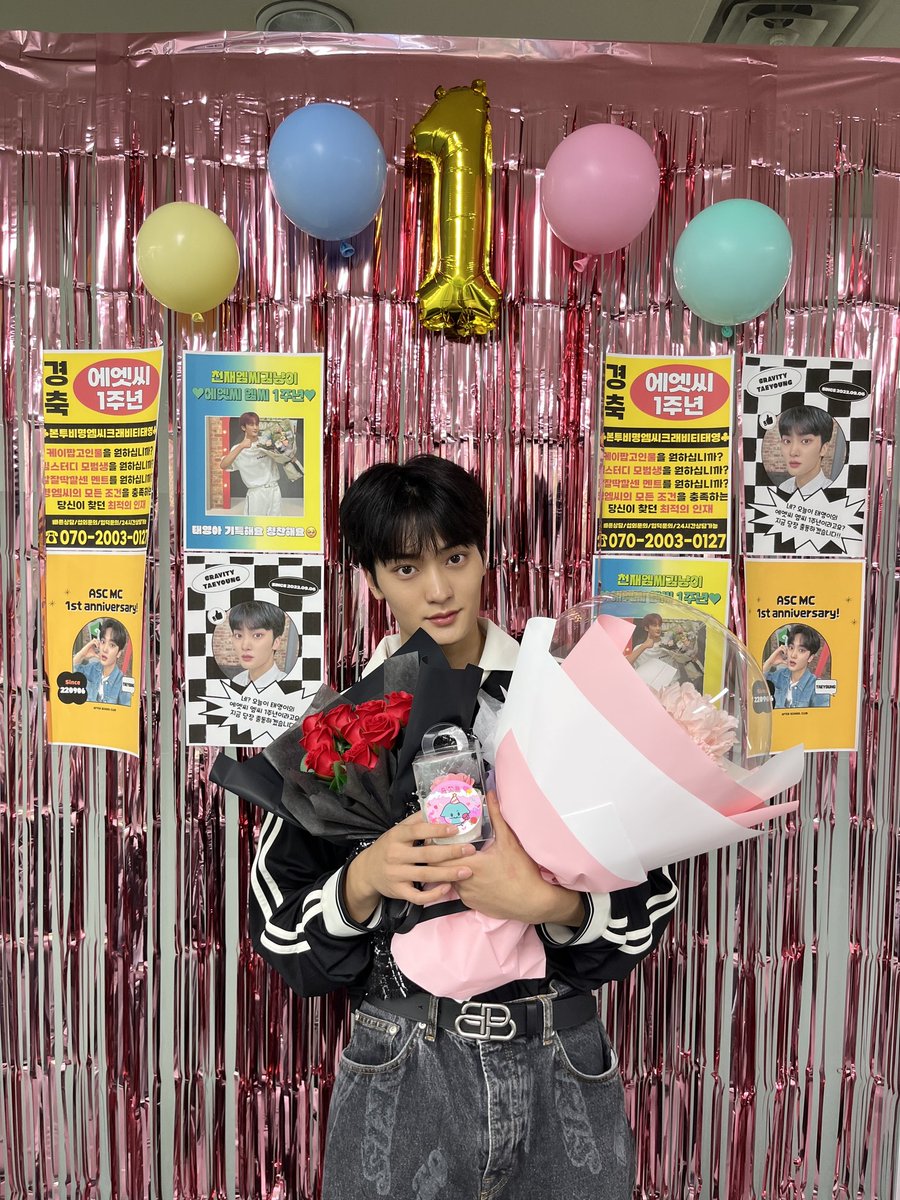 CRAVITY_twt's tweet photo. I can't believe its been a year since i started MCing!! Thanks for all the love and supports💕 See you next tuesday and everyday~
#태영 #TAEYOUNG #AfterSchoolClub https://t.co/AExWKudh1p