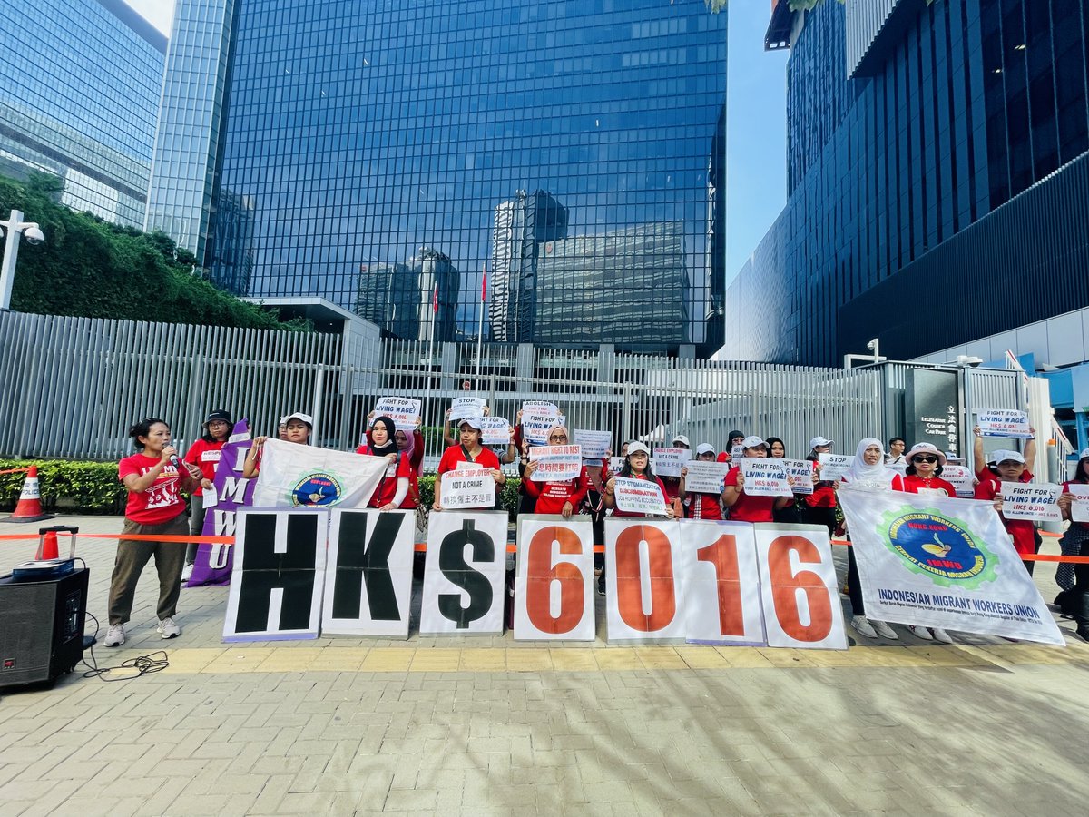 hkfp's tweet photo. 1/ Migrant domestic workers rallied outside Hong Kong's Central Government Offices on Sunday to demand a living wage ahead of an expected announcement on domestic workers' minimum monthly  salary from the Labour Department next month. 

Photos: Carl Catedral and Clarissa Lim. https://t.co/7hKTpiU2RV