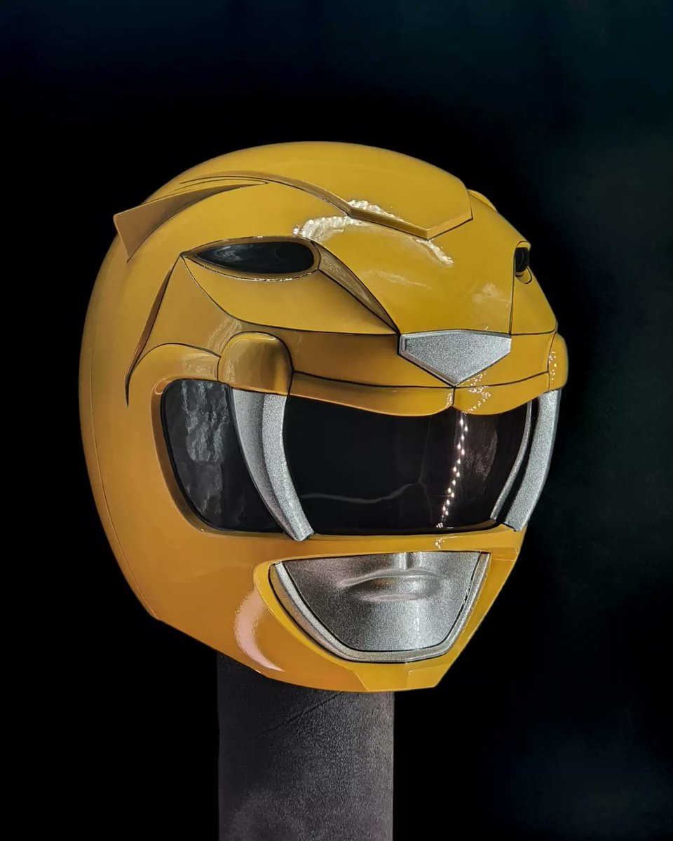 StarchildProps's tweet photo. "SABERTOOTH TIGER!!" 

Proud to present you my new Yellow Ranger helmet from the new #mmpr line, directly from the most accurate 3D scan ever made front he screen used ones! Best of the best! 

#powerrangers #mightymorphinpowerrangers 
#nationalpowerrangersday 
#cosplay https://t.co/LzprfmmPHG