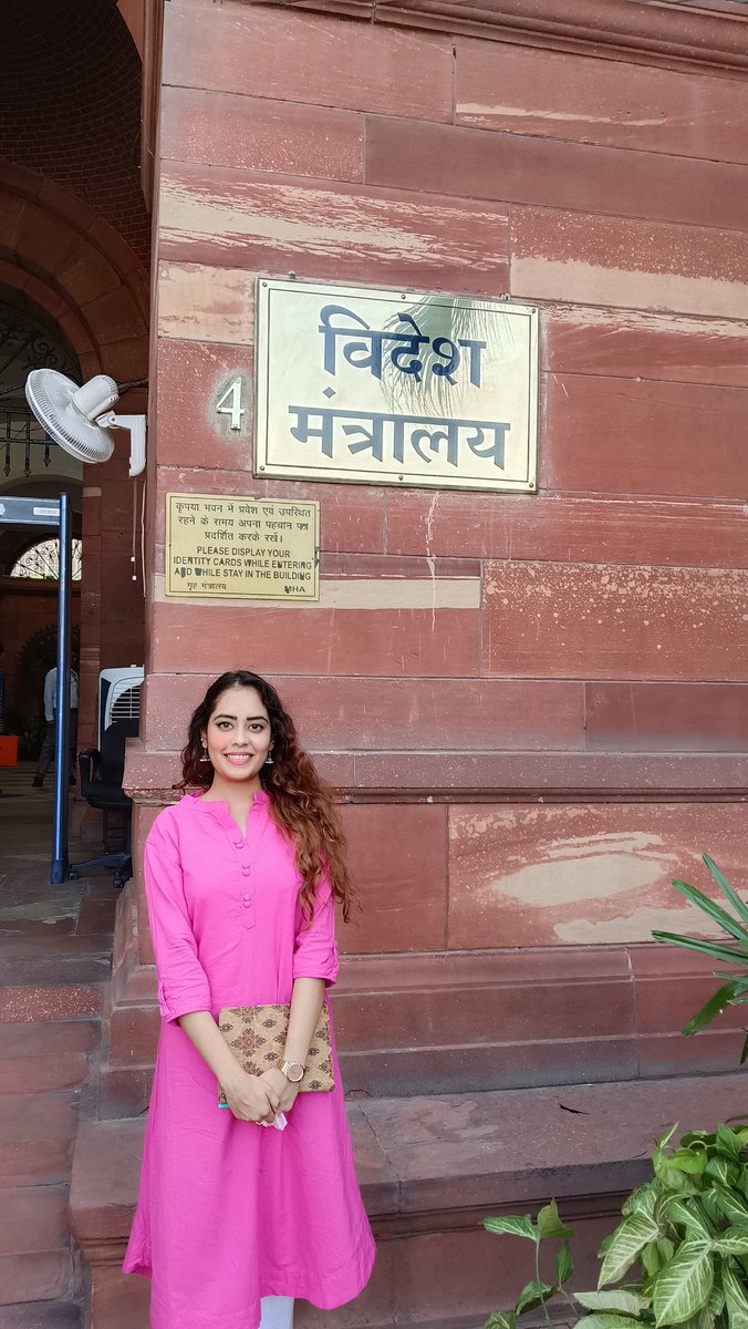 Luck_She_'s tweet photo. It was an absolute honour visiting the Ministry of External Affairs.Awestruck by the grandeur of this marvelous architecture.The walls echo history and all the people serving here are an inspiration. It was a pleasure to witness the legendary architecture.A dream come true. https://t.co/RDR4bKTa2F