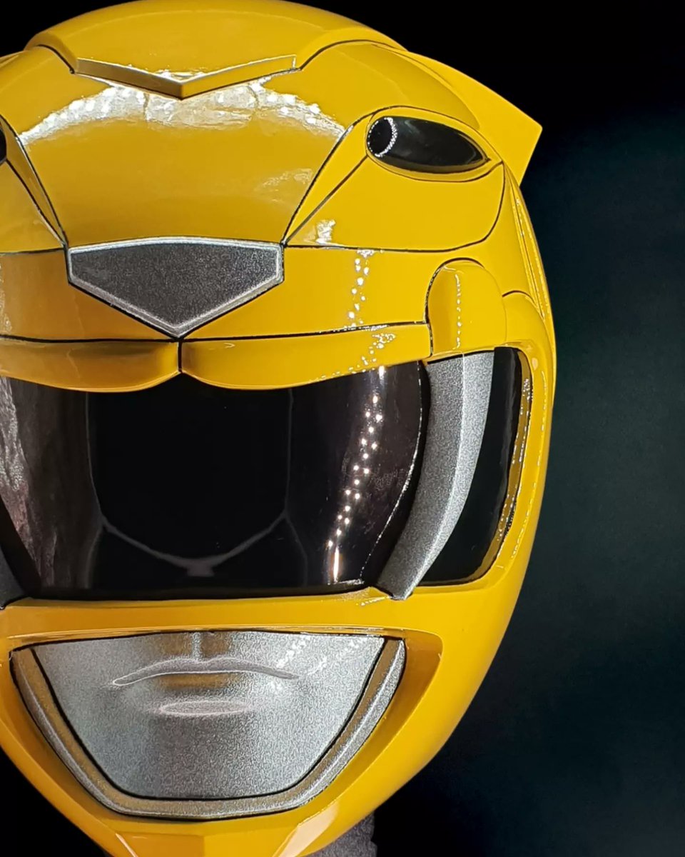 StarchildProps's tweet photo. "SABERTOOTH TIGER!!" 

Proud to present you my new Yellow Ranger helmet from the new #mmpr line, directly from the most accurate 3D scan ever made front he screen used ones! Best of the best! 

#powerrangers #mightymorphinpowerrangers 
#nationalpowerrangersday 
#cosplay https://t.co/LzprfmmPHG