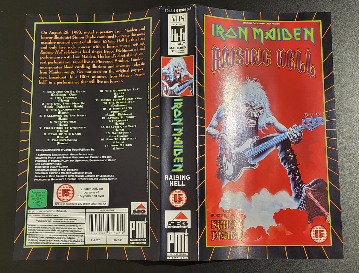 DavidGTato's tweet photo. @IronMaiden Y seguimos con el Rising Hell, editado tal día como hoy en 1994 en VHS
Se trata del show grabado un año antes en el que entre tema y tema se intercalaban números de magia macabra a cargo del mago Simon Drake
#IronMaiden #RisingHell #SimonDrake #UptheIrons
#MyIronMaidenCollection https://t.co/XN8wCzKWKW