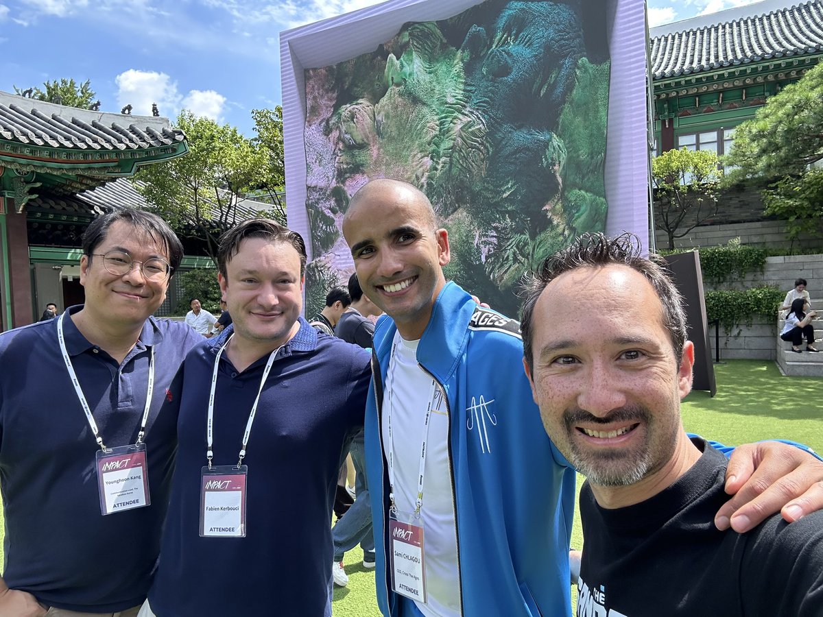 borgetsebastien's tweet photo. Always good to see the @CrossTheAges team and @chlagousami around the world - they are one of the fastest growing Blockchain game around 💪 Thanks for the special in-person delivery gift as well 💙🎁 https://t.co/aTeCOr9pHz