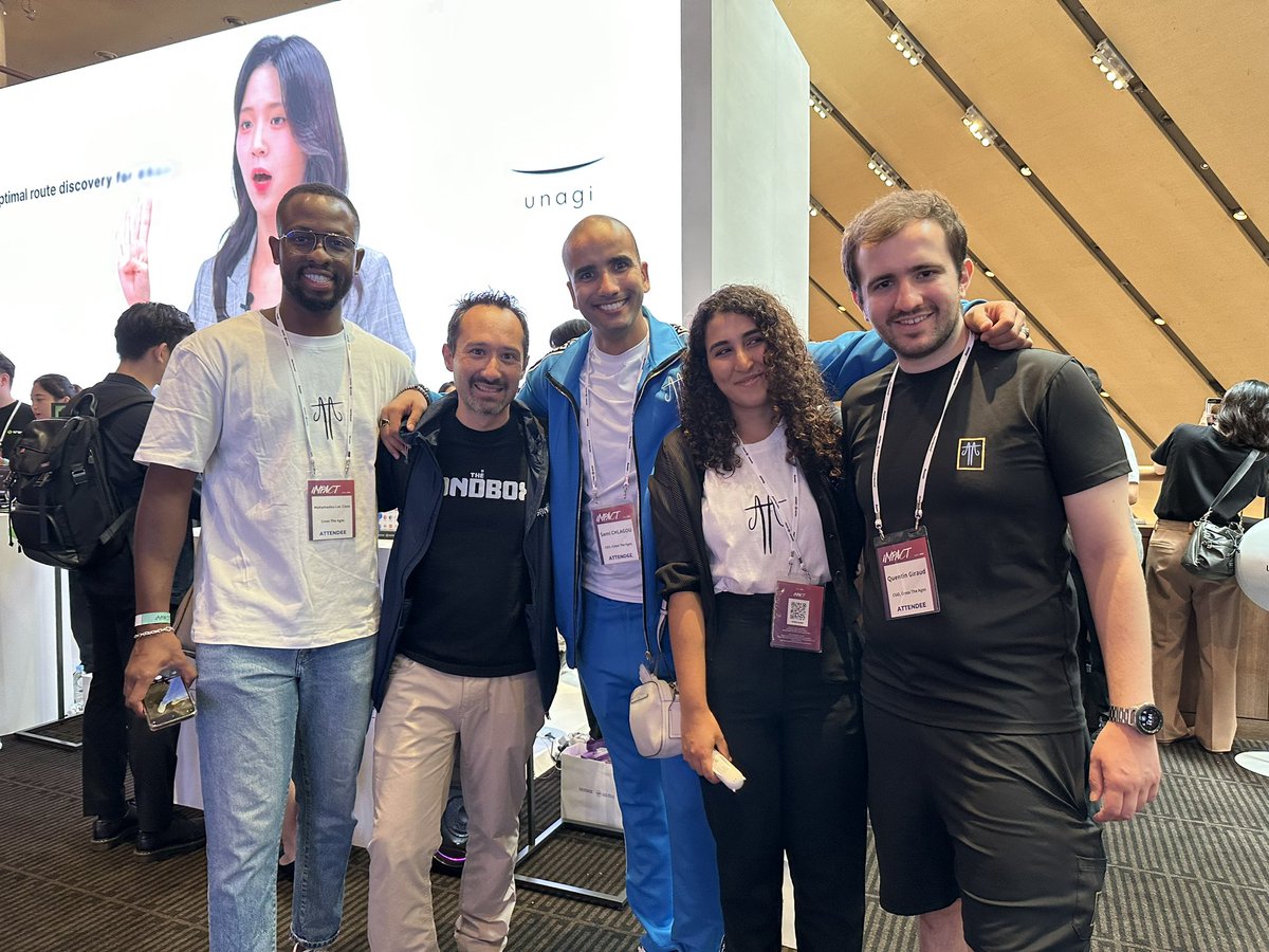 borgetsebastien's tweet photo. Always good to see the @CrossTheAges team and @chlagousami around the world - they are one of the fastest growing Blockchain game around 💪 Thanks for the special in-person delivery gift as well 💙🎁 https://t.co/aTeCOr9pHz